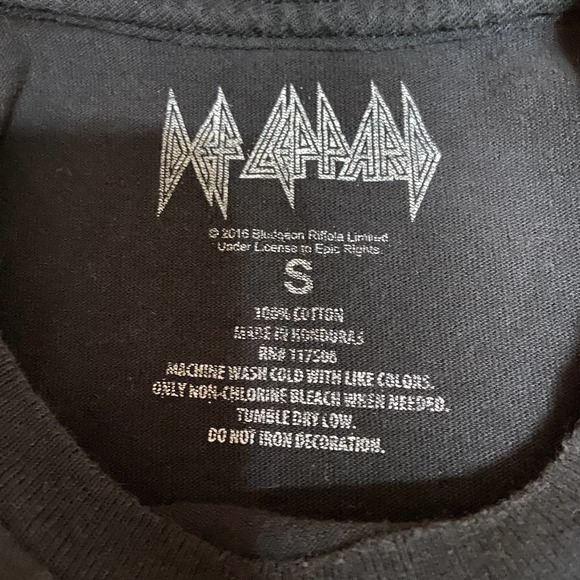 Def Leppard Rock and Roll T Shirt Small Black Short Sleeve Crew‎ Neck Cotton - Picture 4 of 6